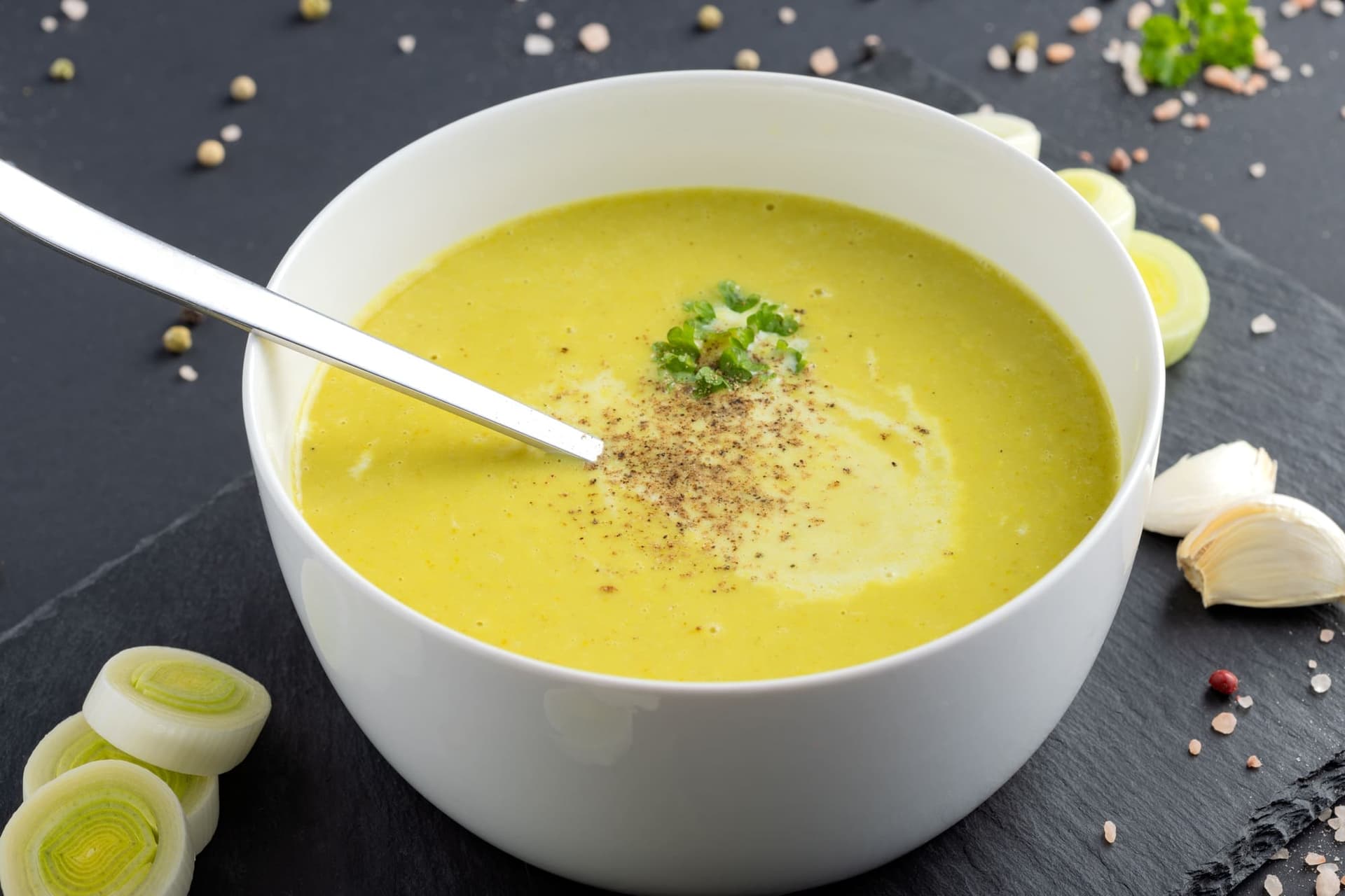 Potage aux poireaux onctueux et savoureux