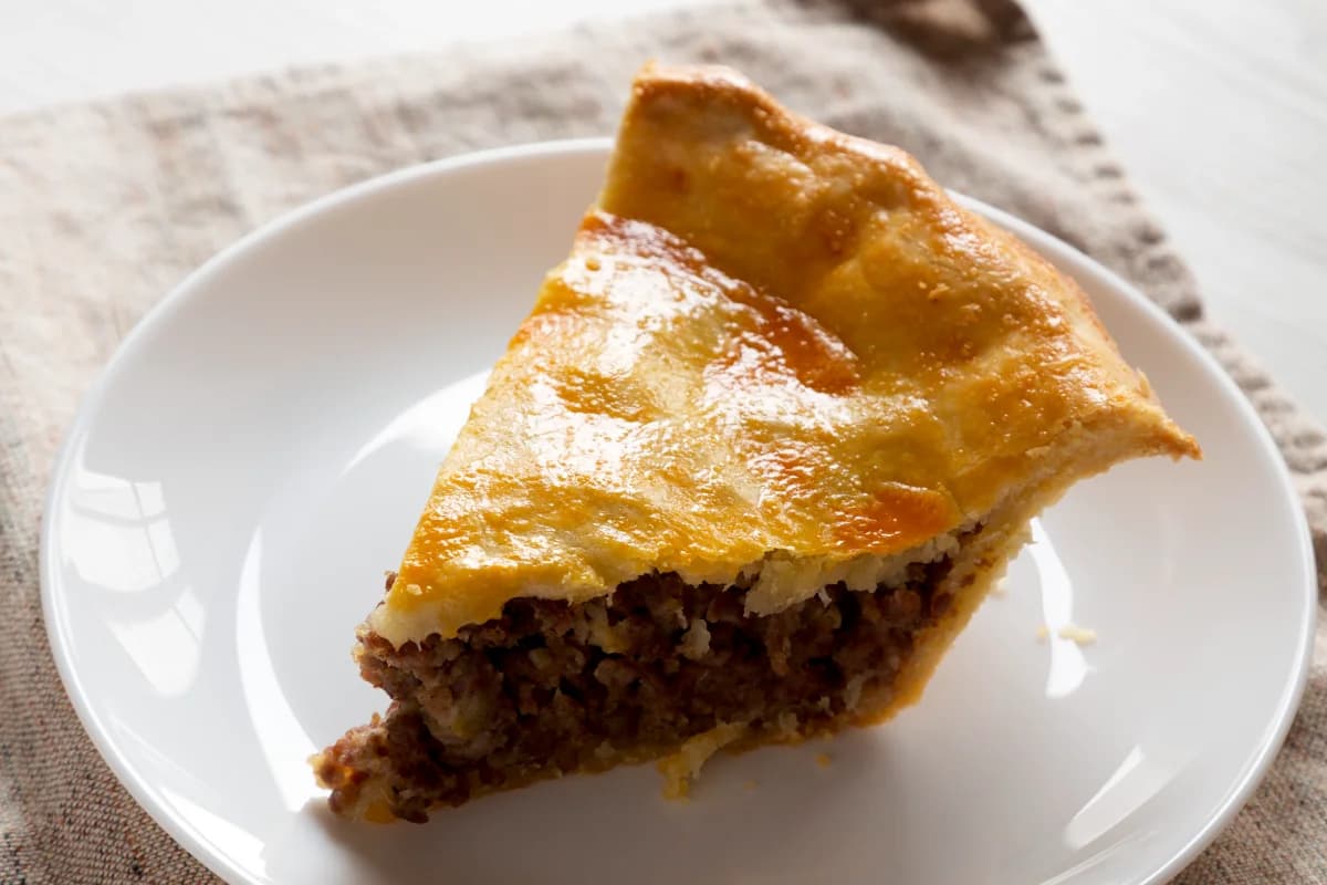 Tourtière du Québec traditionnelle au porc et au bœuf