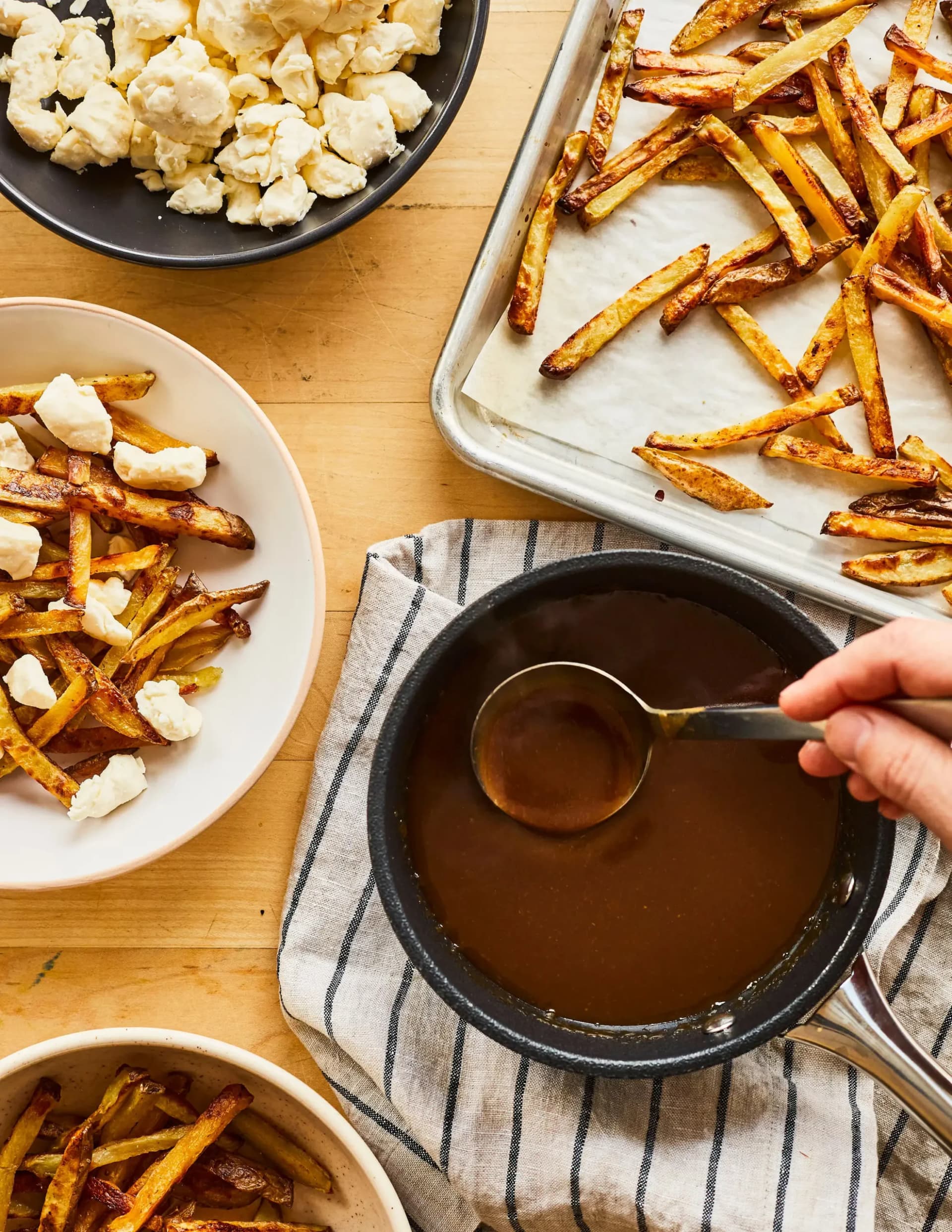 Homemade Poutine Gravy "À la Cochon"
