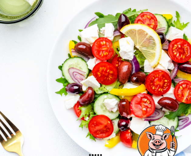 Salade grecque fraîche et colorée.