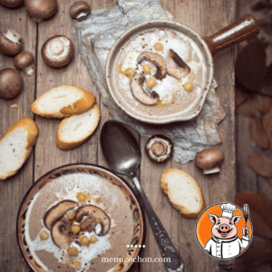 Soupe aux champignons artisanale avec pain croustillant.