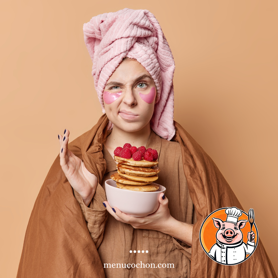 Femme avec masque et pancakes, logo menucochon.com.