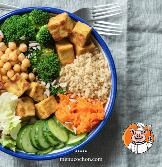 Bol santé végétarien avec quinoa et tofu.